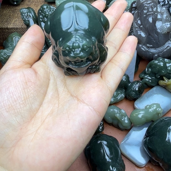 和田玉未镶嵌挂件