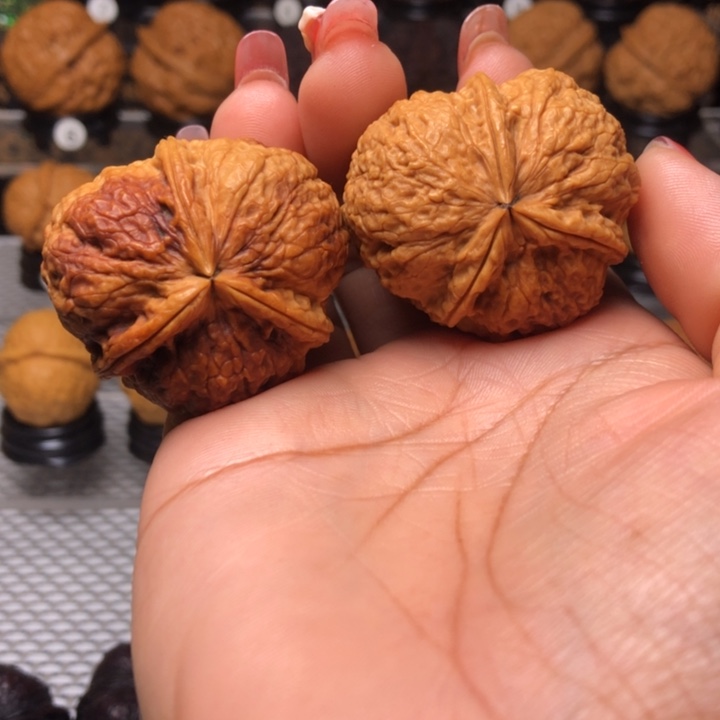 橄榄核把件38虎头奔三楞
