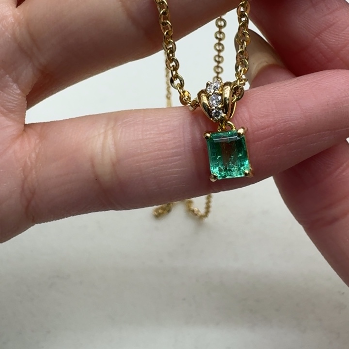 祖母绿颈饰未镶嵌