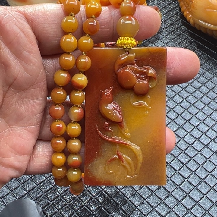 石英质玉（黄龙玉）颈饰未镶嵌