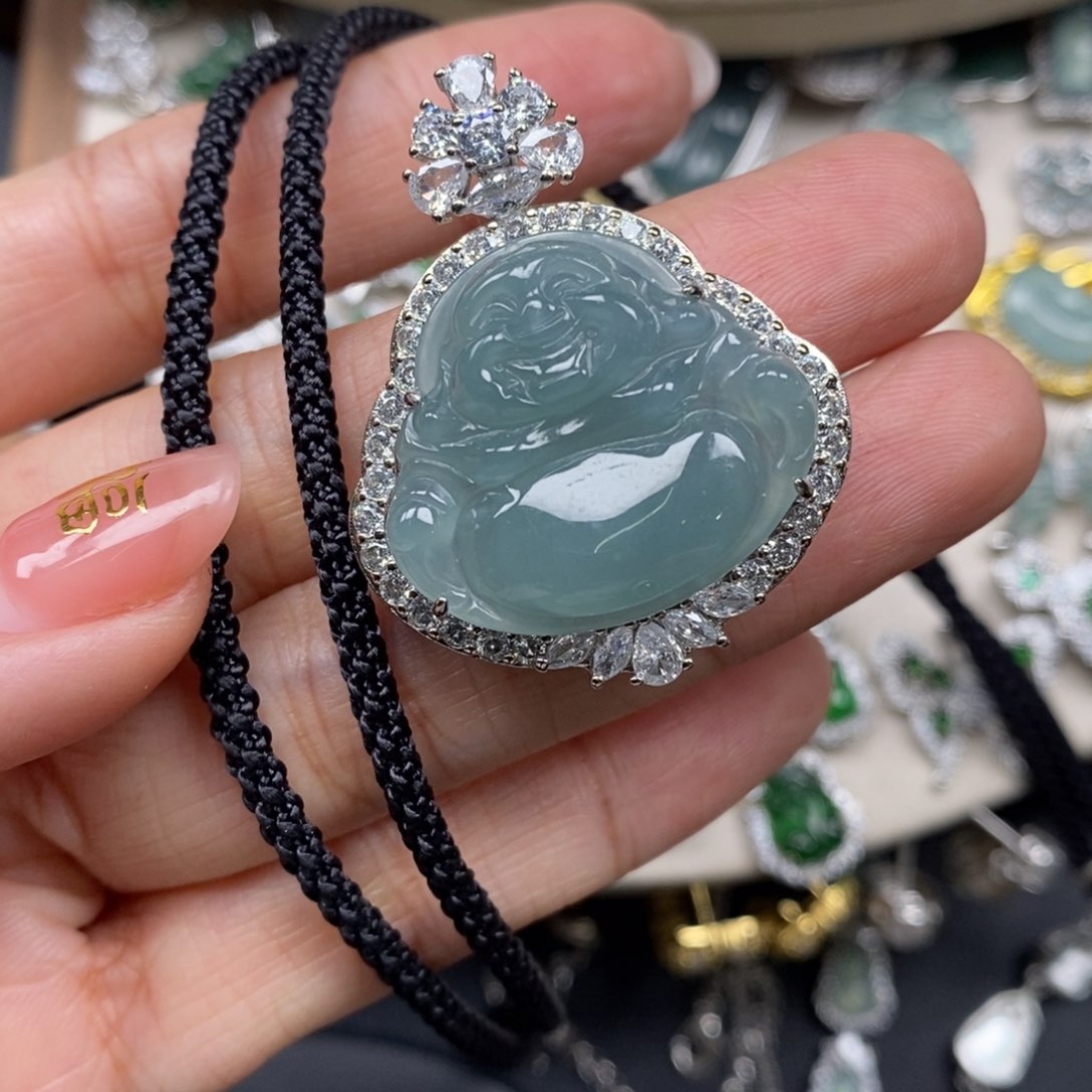 翡翠颈饰未镶嵌翡翠