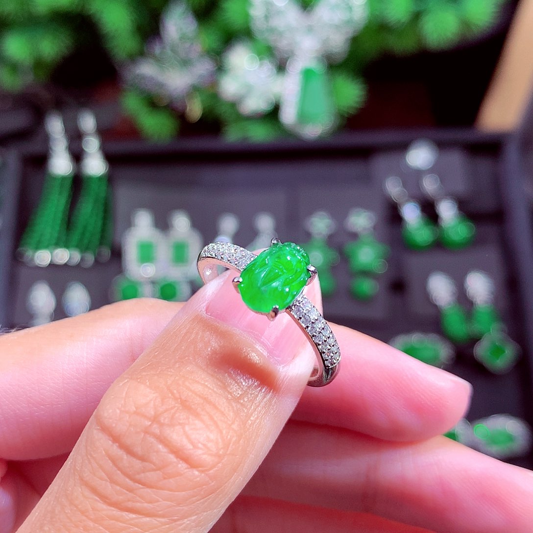 颈饰未镶嵌翡翠天然