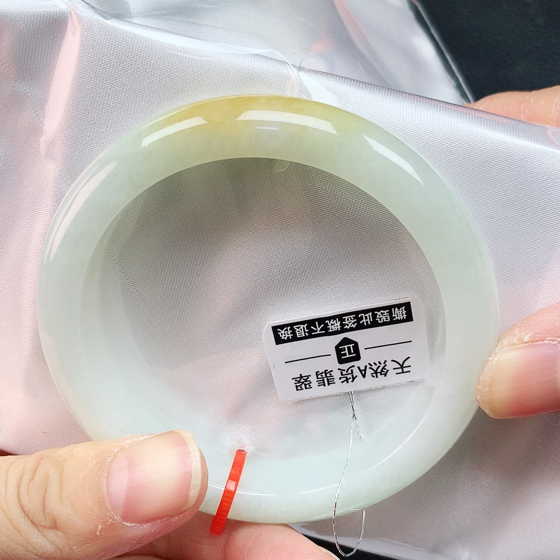 翡翠手镯未镶嵌55圈