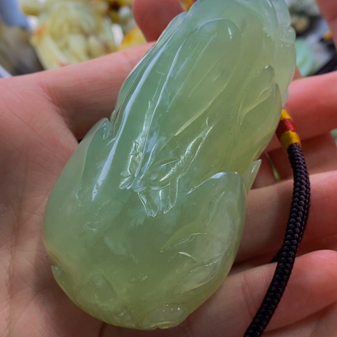 蛇纹石玉吊坠未镶嵌名**顺