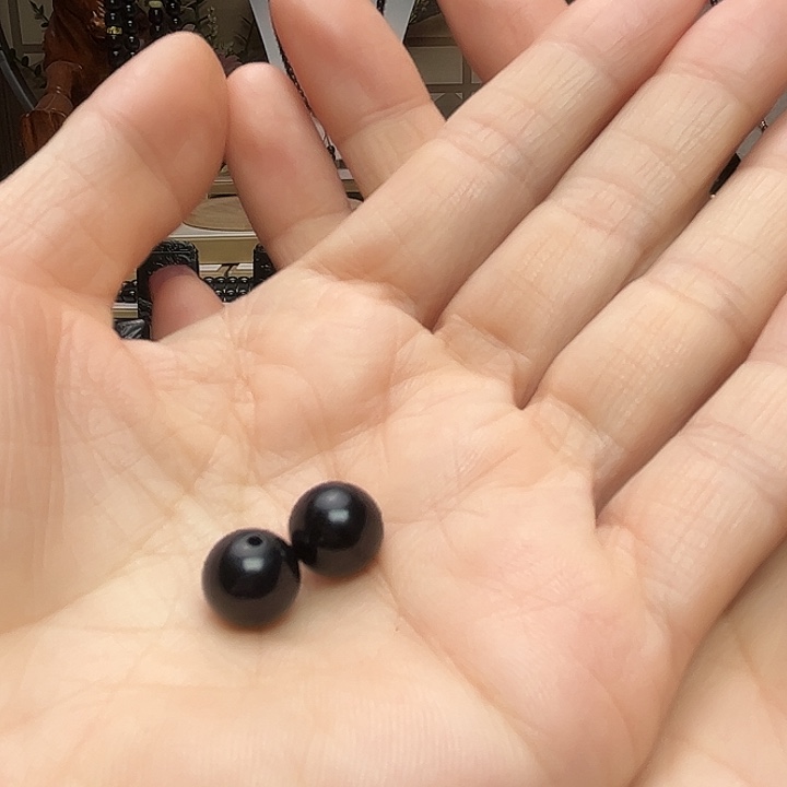 安***白和田玉（墨玉）未镶嵌颈饰卡10圆珠高羊脂