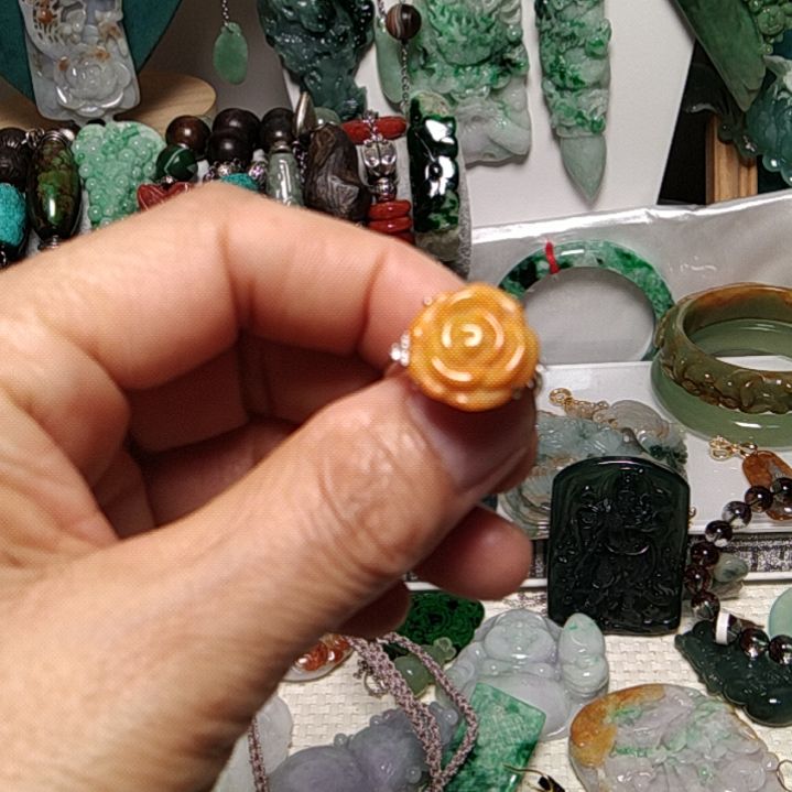 翡翠吊坠(赠链)未镶嵌