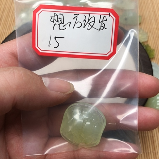 蛇纹石玉颈饰合金想**发