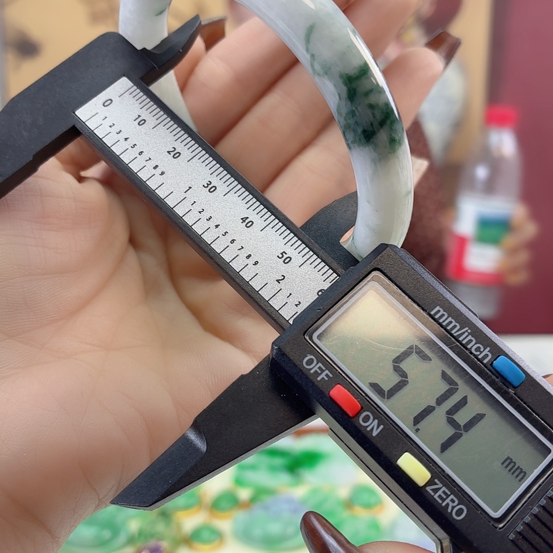 翡翠未镶嵌手镯翡翠