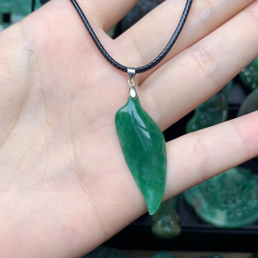 未镶嵌独山玉颈饰