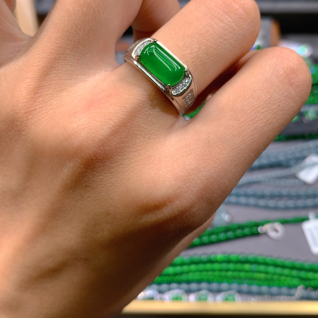 翡翠手链未镶嵌天然翡翠