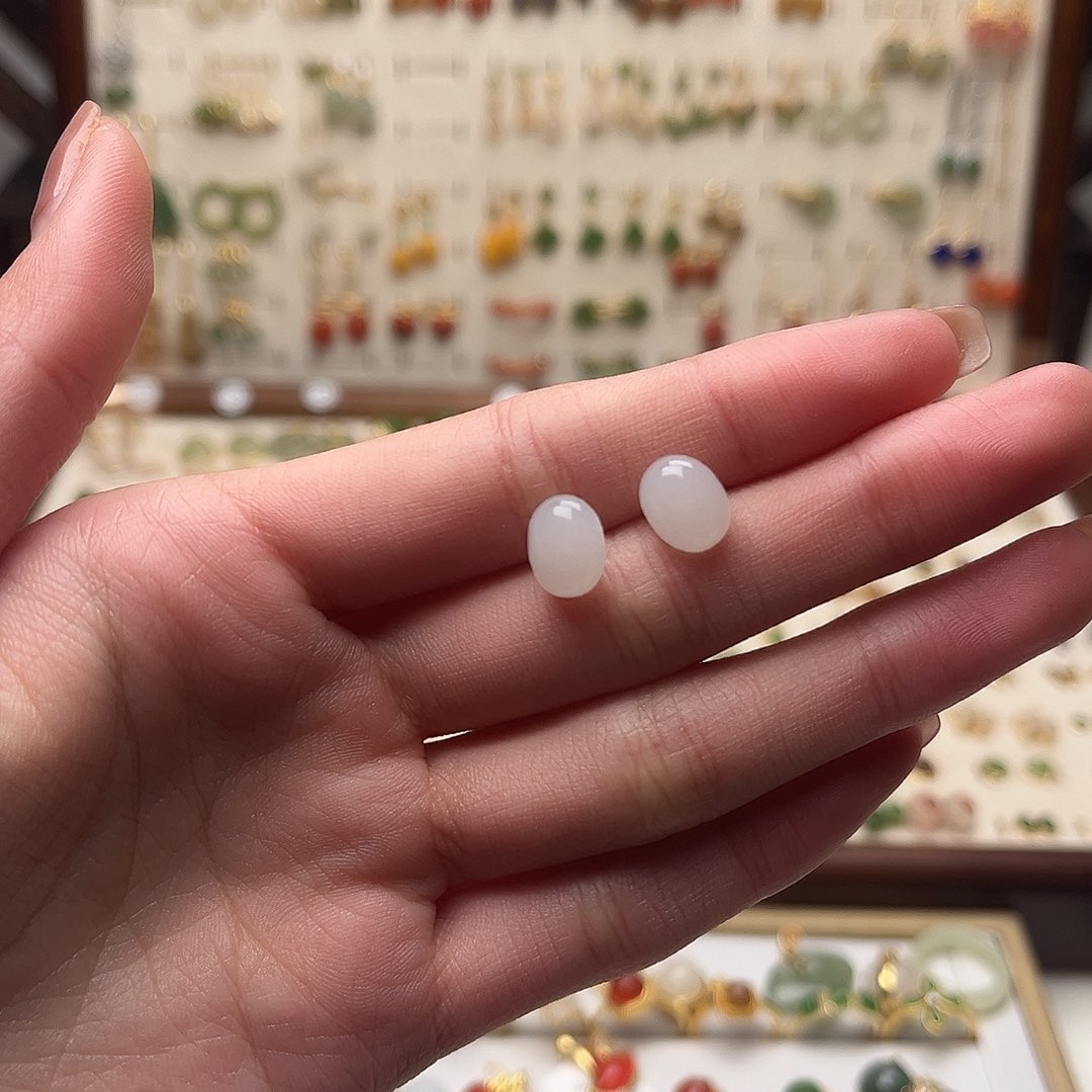 柿****和田玉银S925镀金镶嵌耳饰