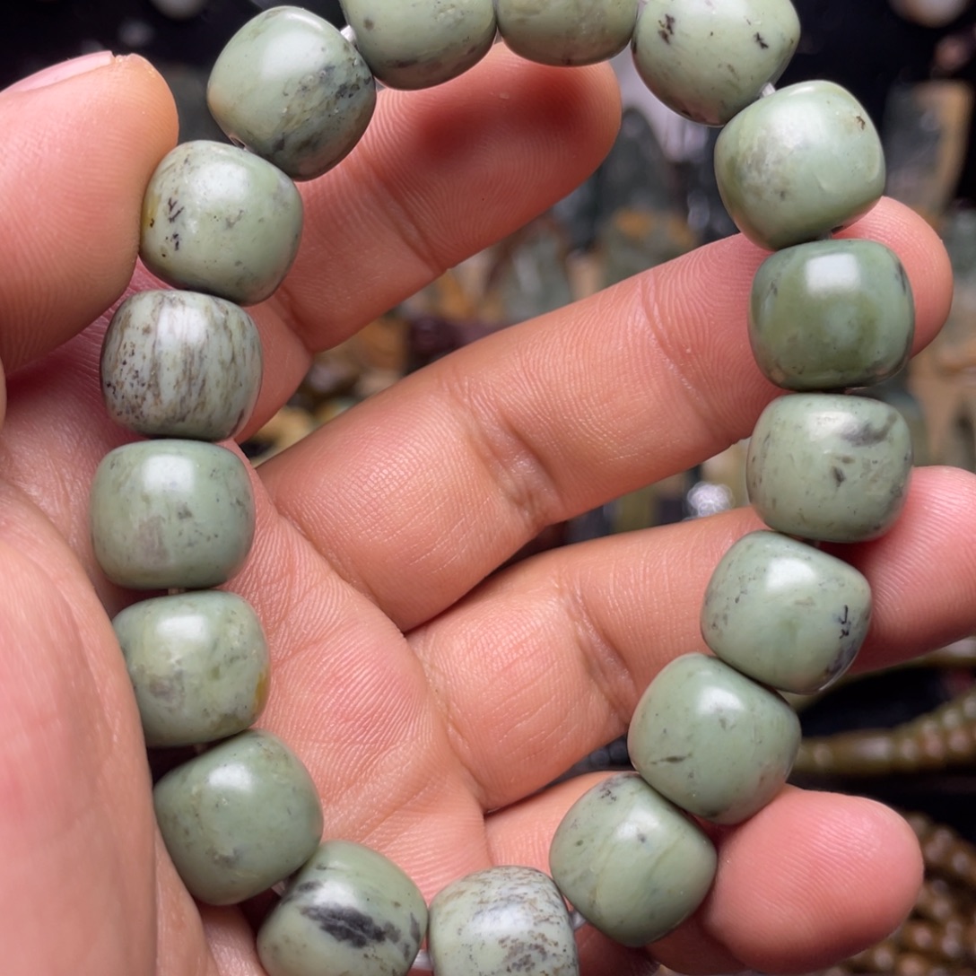 岫岩河磨玉（透闪石质玉）未镶嵌颈饰13×14