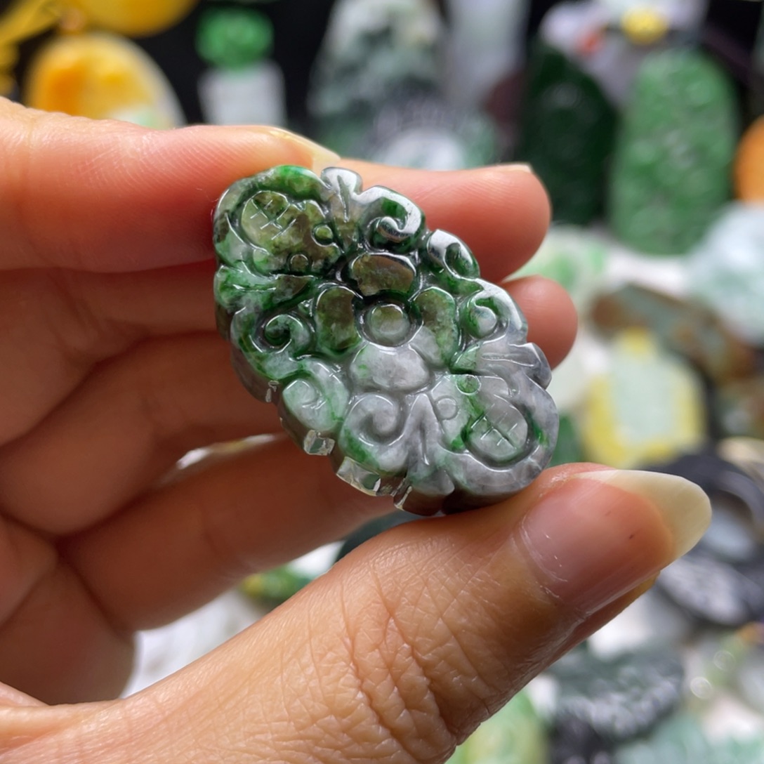 翡翠颈饰未镶嵌?**?牌子