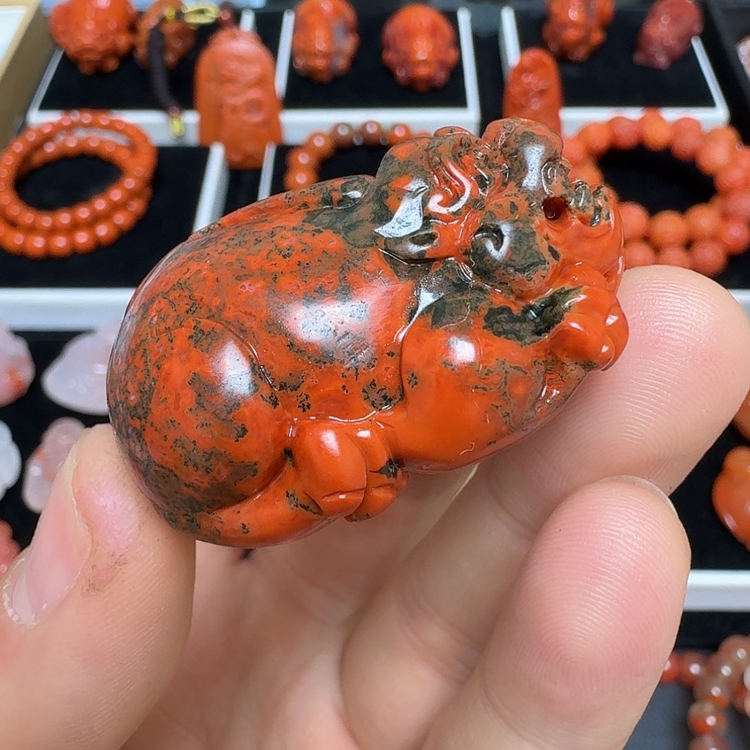 南红玛瑙未镶嵌川料瓦西黑铁皮包浆貔恘50g