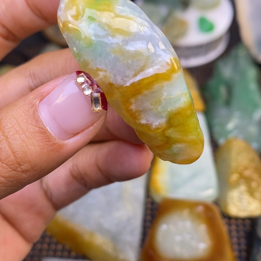 翡翠颈饰未镶嵌翡翠