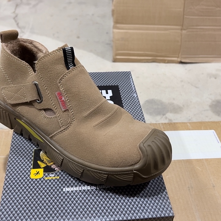 编码958号。棉43码防砸防刺劳保鞋。