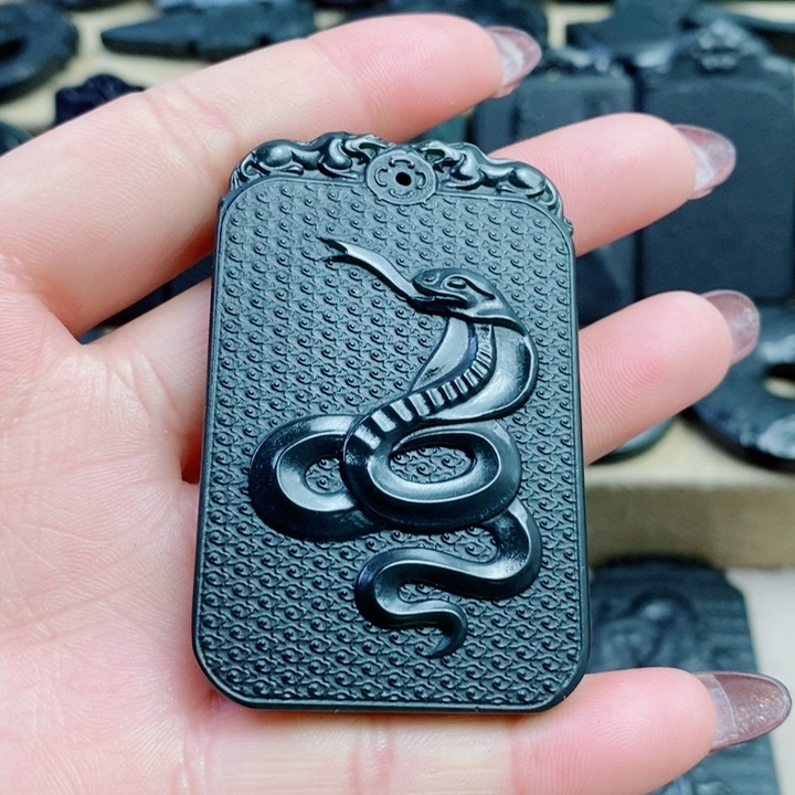 和田玉（青玉）颈饰未镶嵌双面雕刻