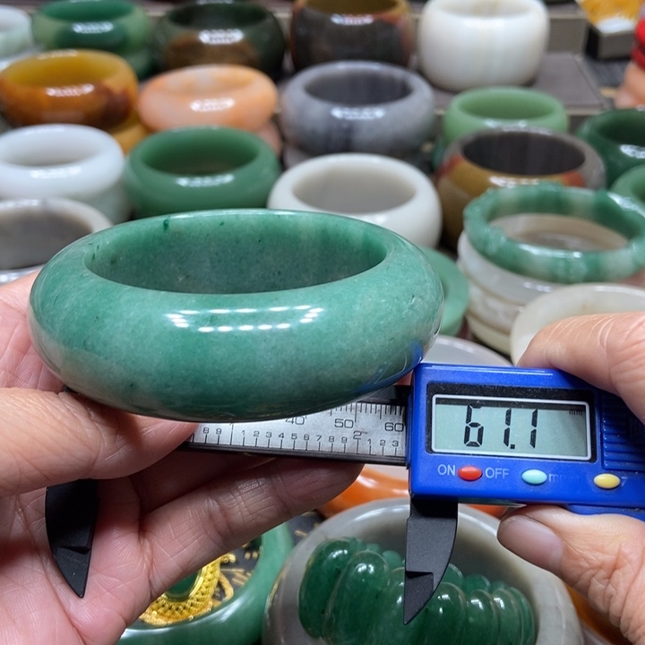 石英质玉手镯未镶嵌