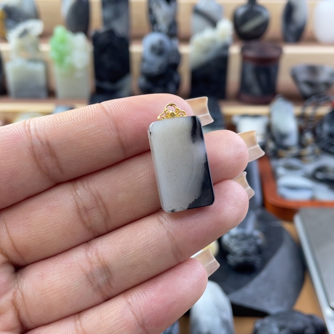 和田玉18K金镶嵌颈饰