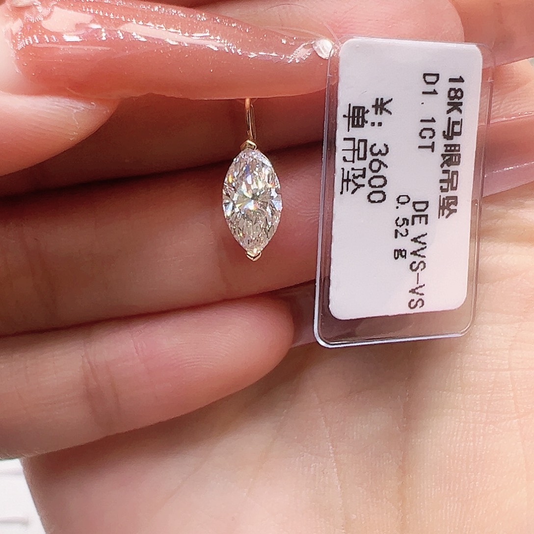 吊坠实验室培育钻石18K金镶嵌1.1ct K黄马眼形吊坠