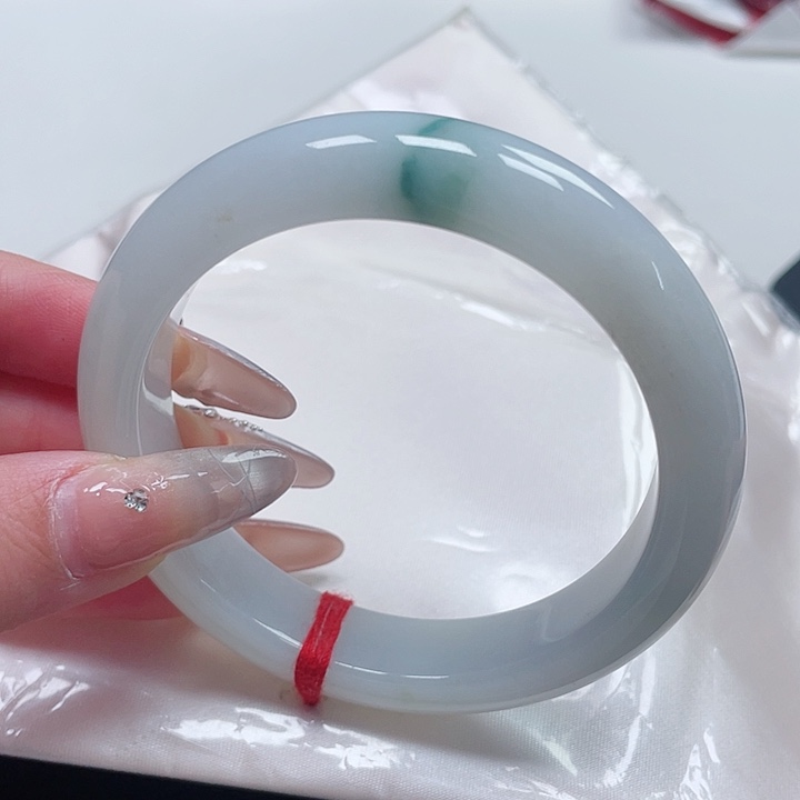 翡翠手镯未镶嵌缅甸