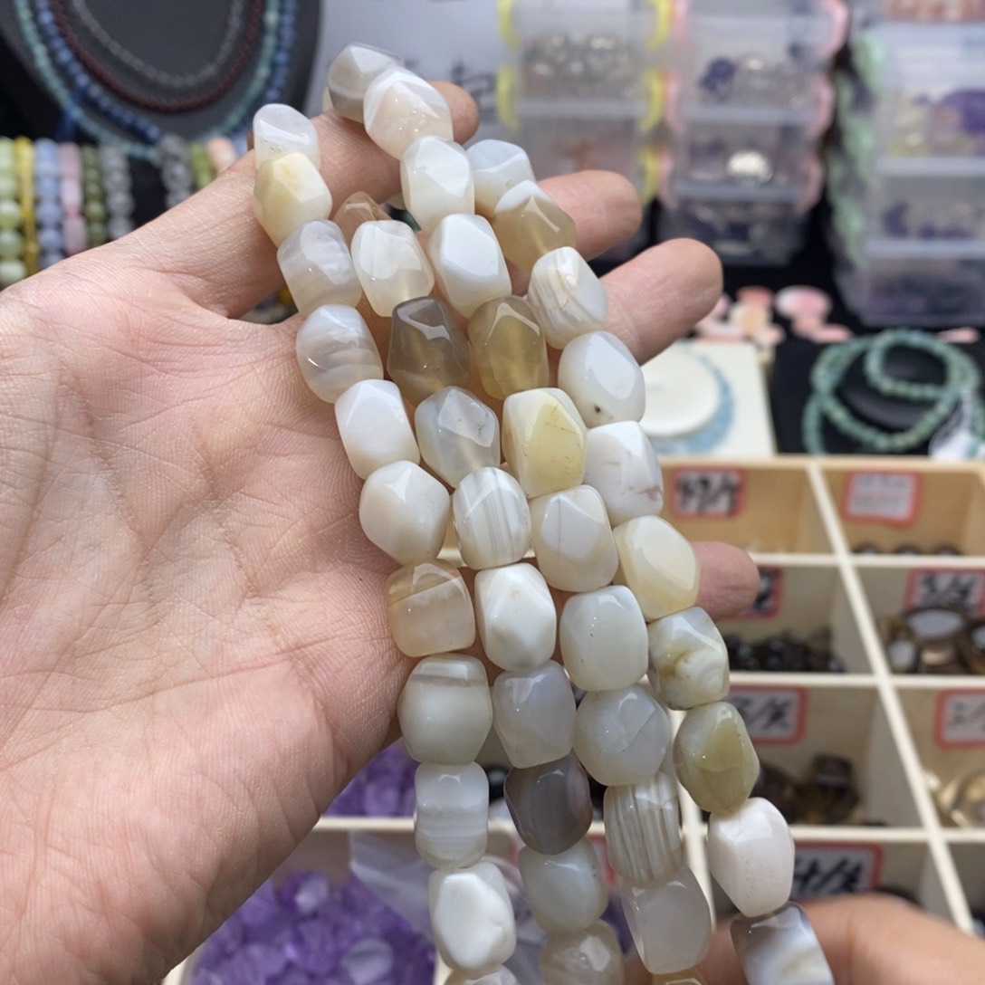 玛瑙/玉髓未镶嵌珠宝半成品一条天然玛瑙Q470