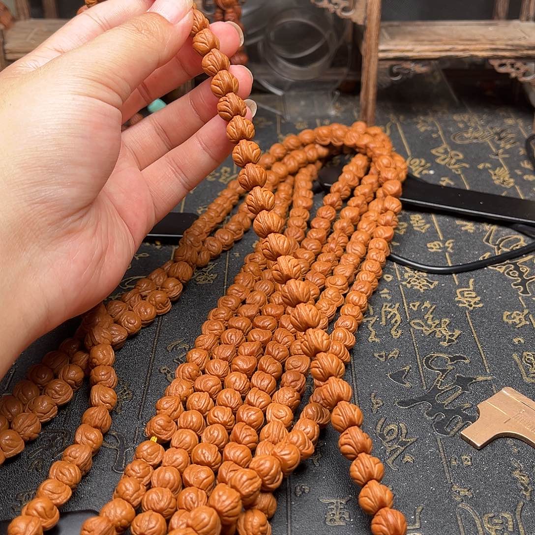 吊坠桃核玉龙薄挂