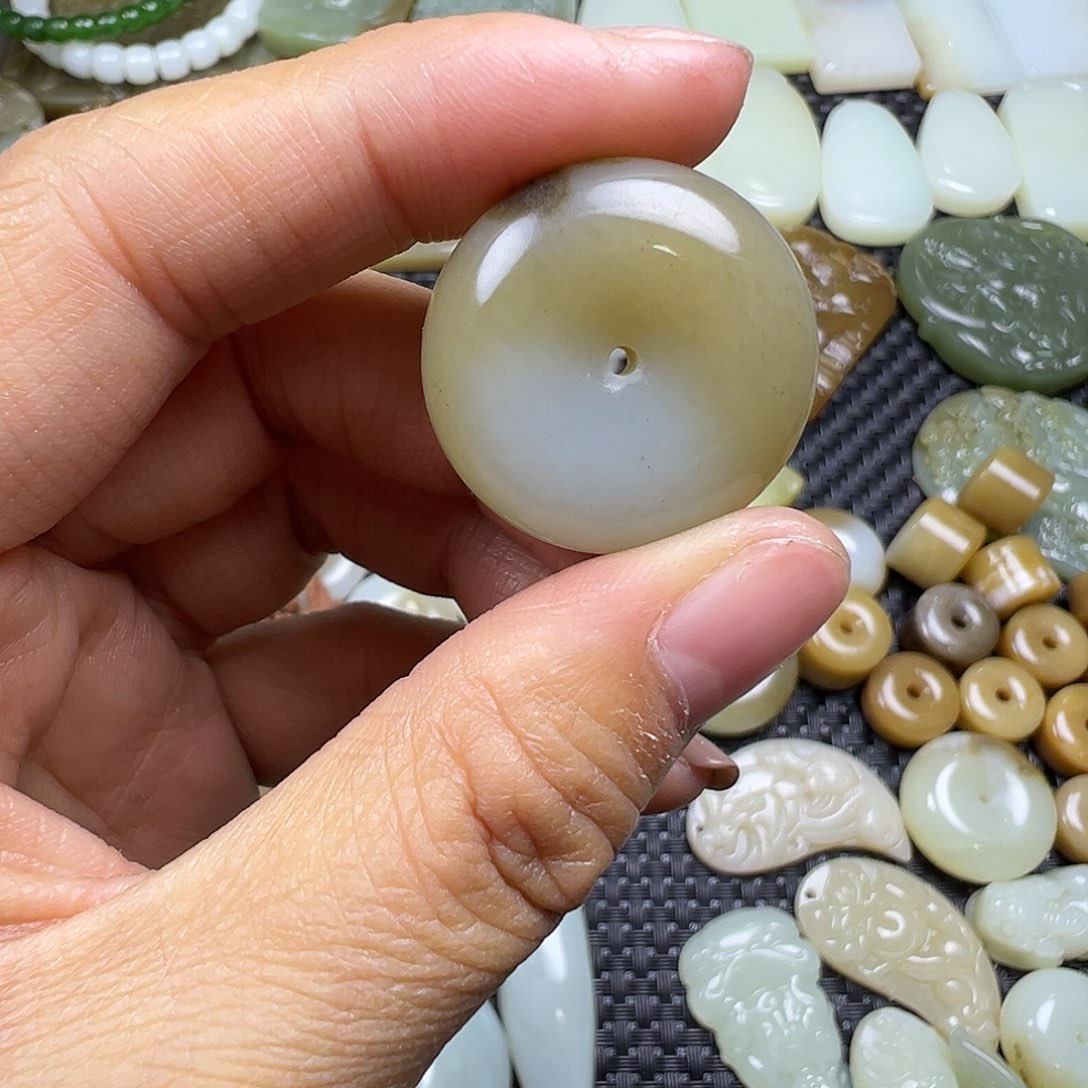 和田玉未镶嵌吊坠(不含链)俄料，卡26.2