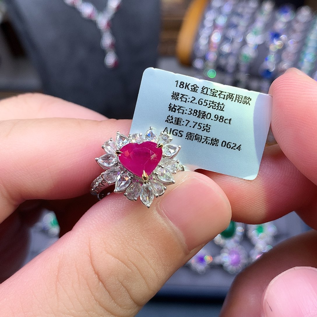 18K金镶嵌戒指红宝石