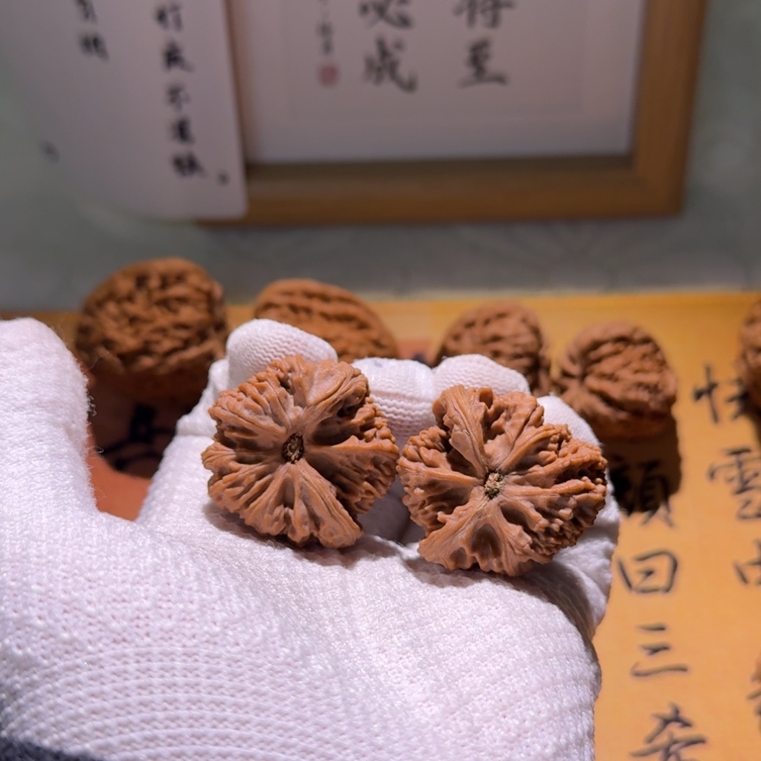 与***嘉文玩核桃吊坠33南疆石异性