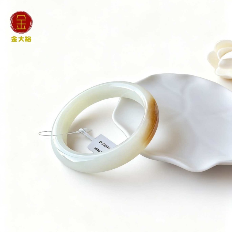 一口糖天然糖俄料白玉镯子