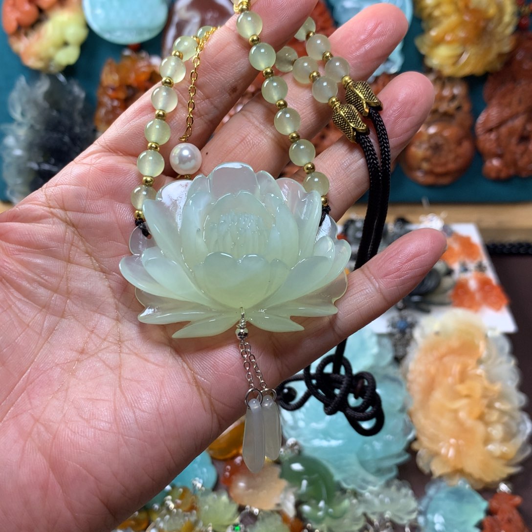 蛇纹石玉挂坠未镶嵌