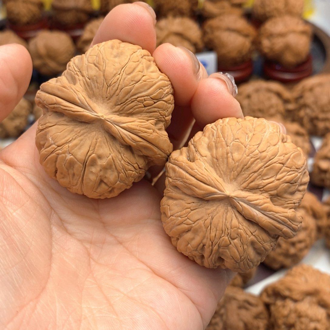 【闪购商品】文玩核桃吊坠45尺平谷元宝