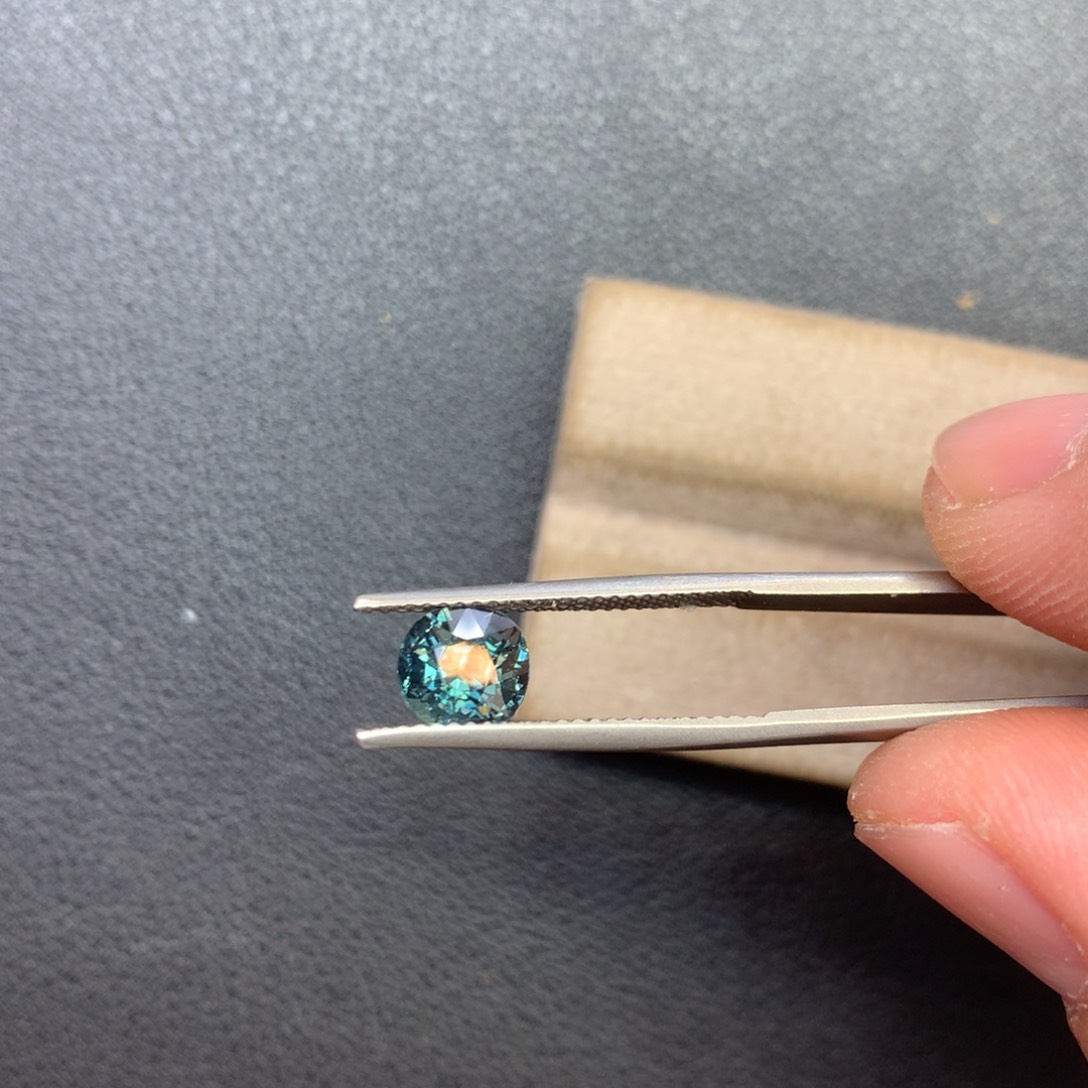 裸石未镶嵌蓝色碧玺1.55ct