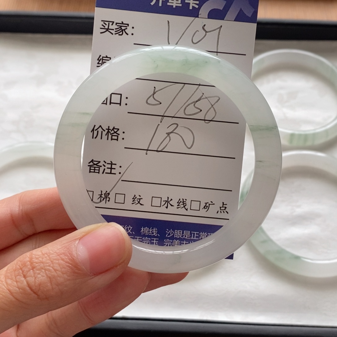 石英质玉手镯未镶嵌是**嘛