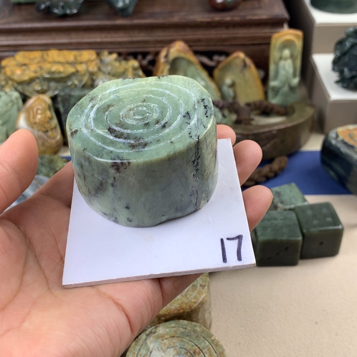 岫岩河磨玉（透闪石质玉）手把件未镶嵌W***W