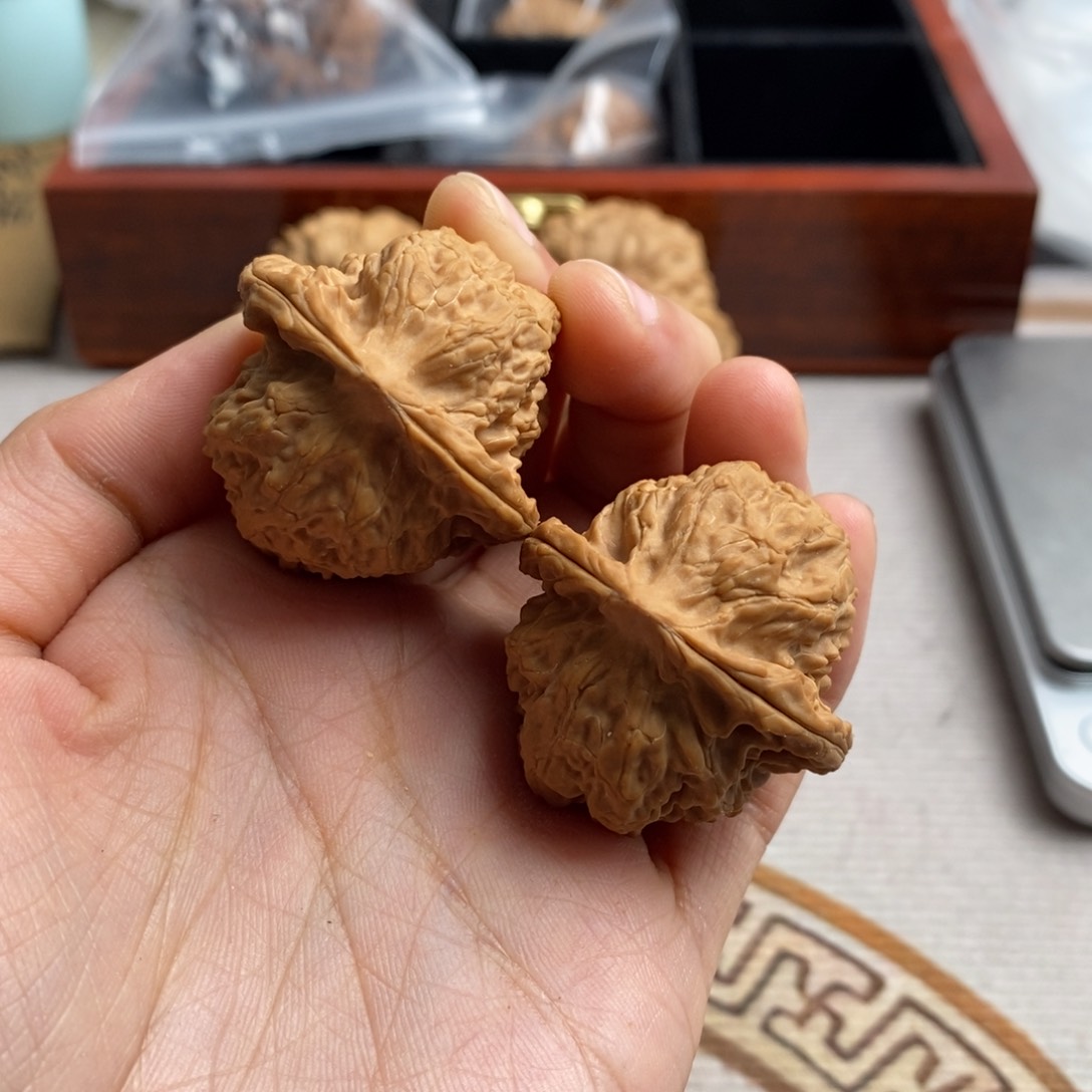 文玩核桃吊坠笑*疯梨木台