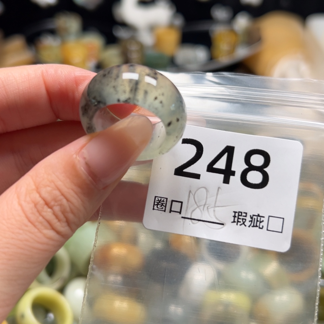 是***。蛇纹石玉未镶嵌戒指