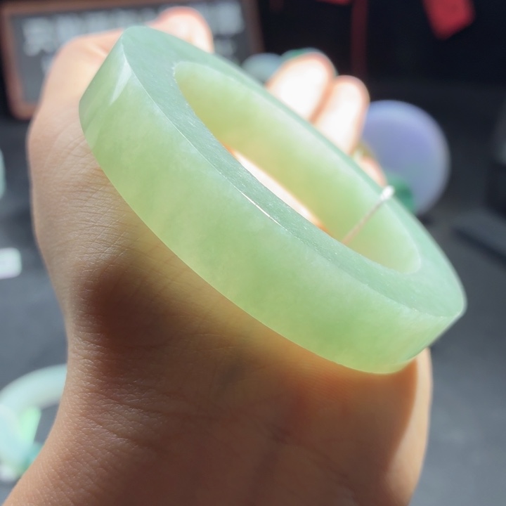 定制翡翠未镶嵌翡翠手镯