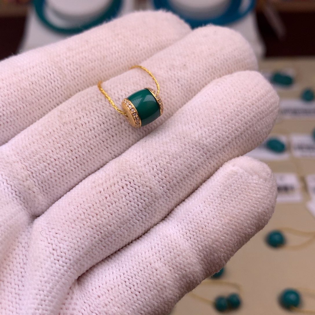 绿松石配饰直径，7.3×7.9未镶嵌