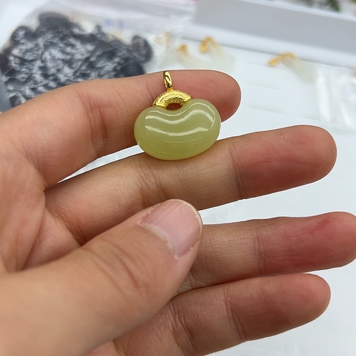 芽***儿和田玉银S925镶嵌颈饰