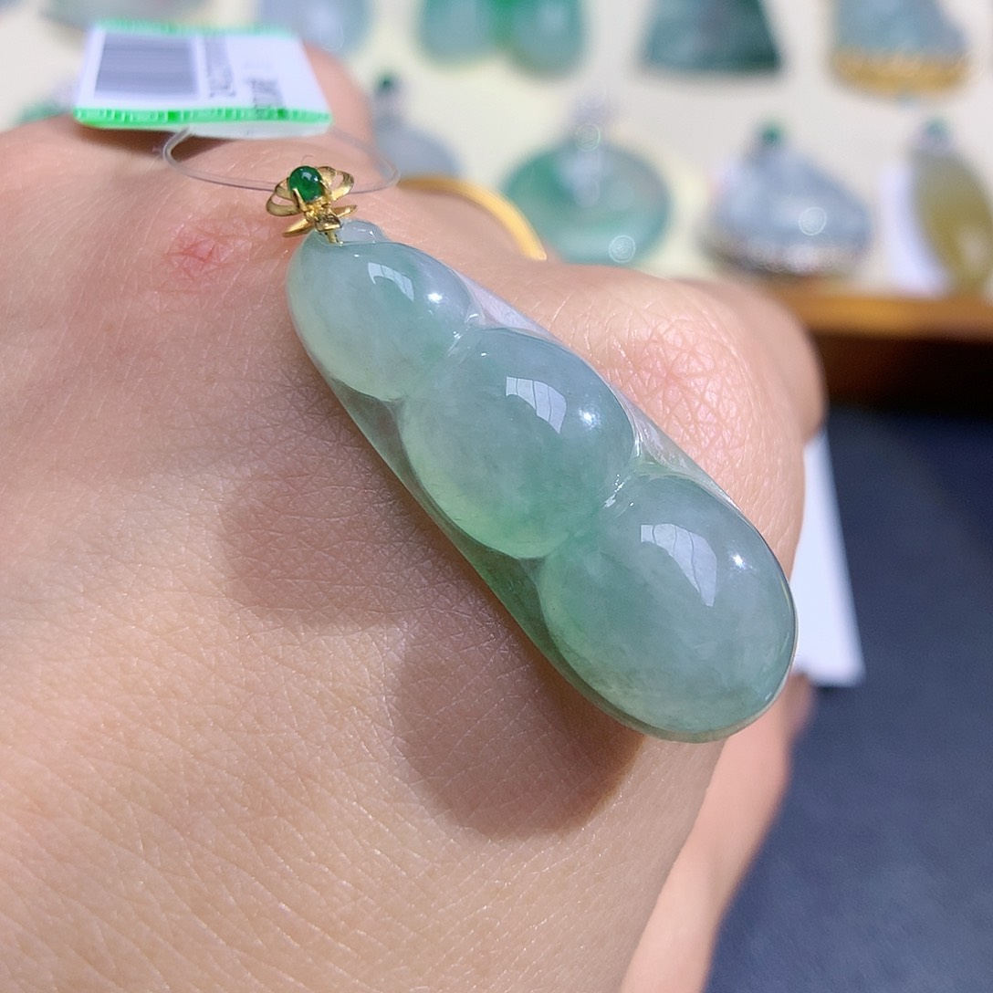 翡翠颈饰18K金镶嵌福豆