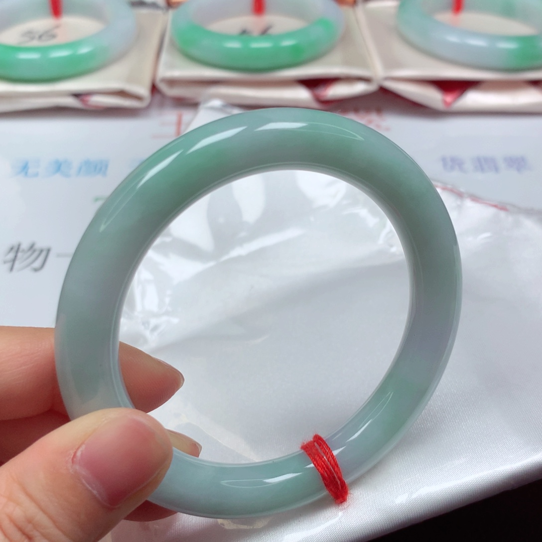 翡翠未镶嵌手镯细腻绿底飘花5455