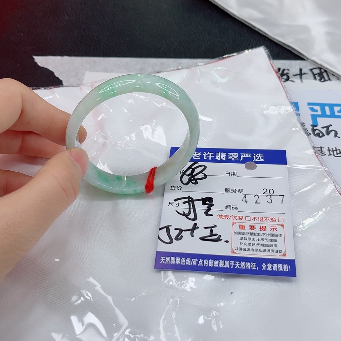 未镶嵌手镯翡翠千千万万