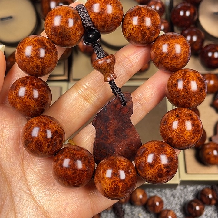 花梨木类阳*2.0尺寸花梨手串