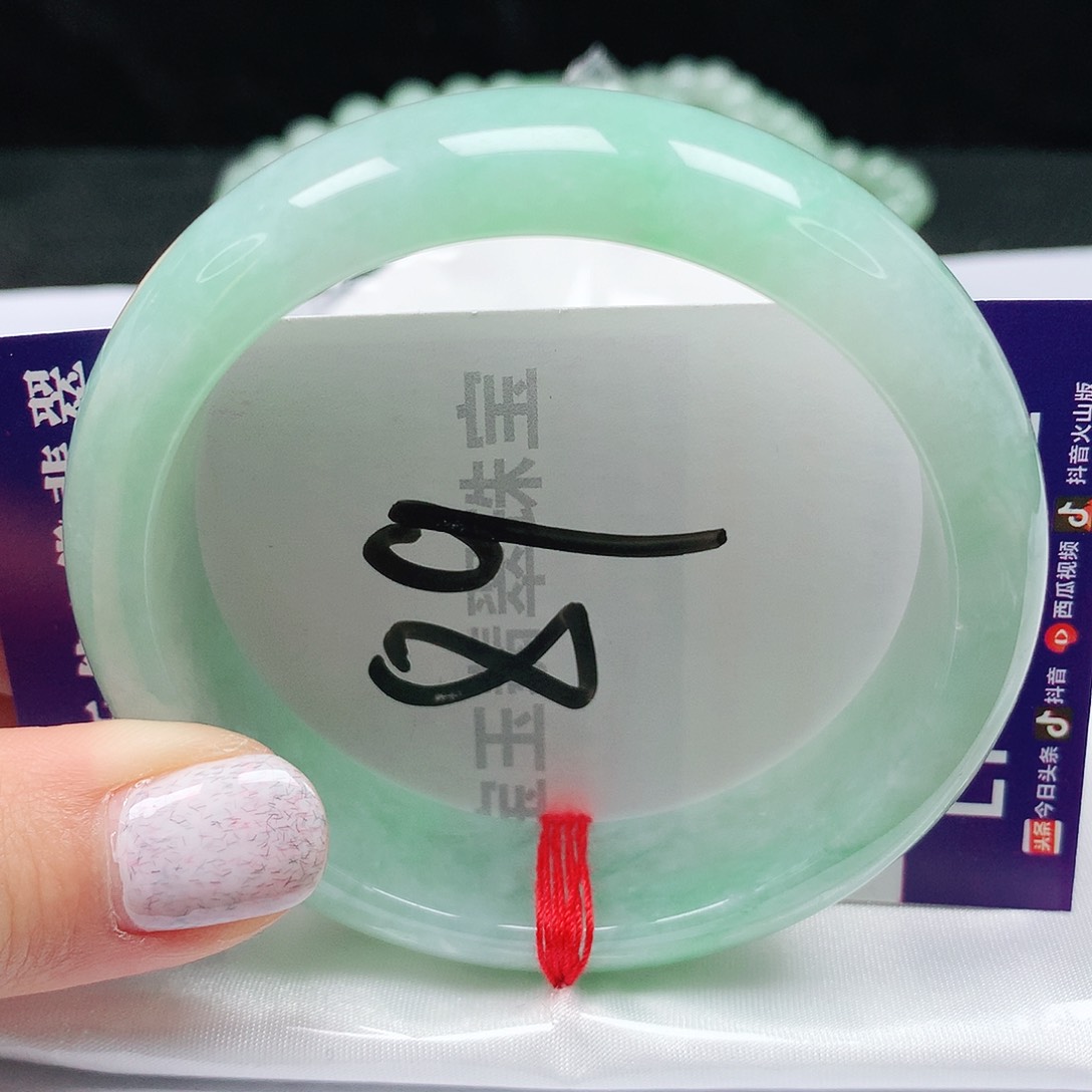 翡翠手镯未镶嵌57圈口