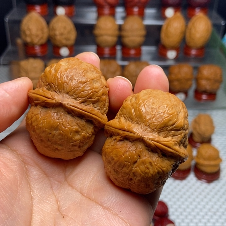 文玩核桃把件粗筋玉罗汉37