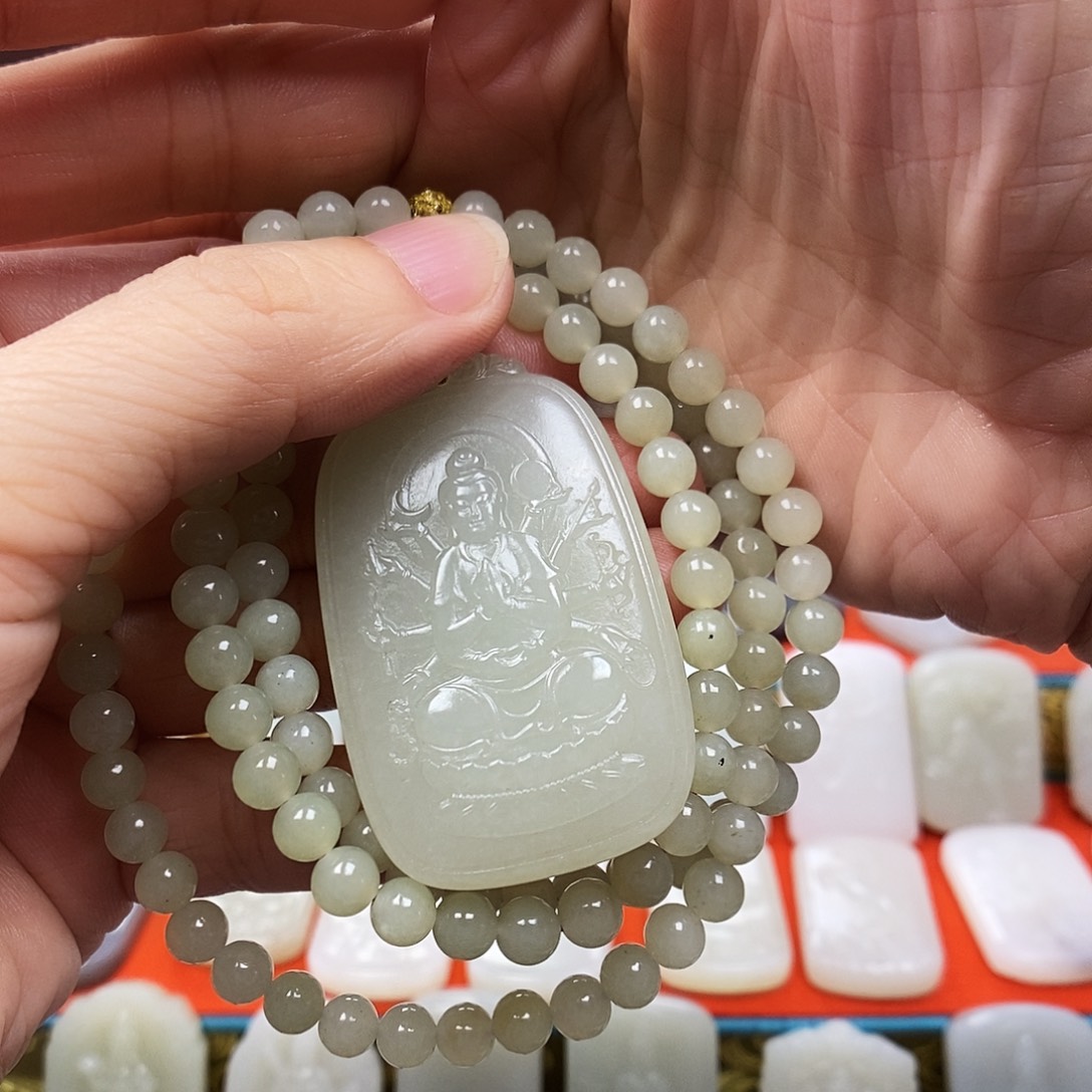 l***r和田玉未镶嵌颈饰