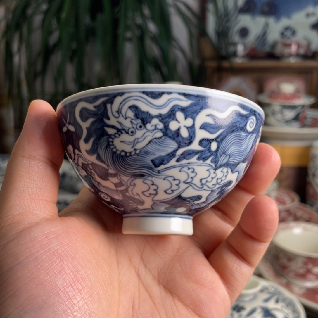 小*人元青花蓝底瑞兽杯子微瑕