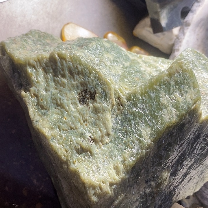 透闪石质玉未镶嵌珠宝半成品